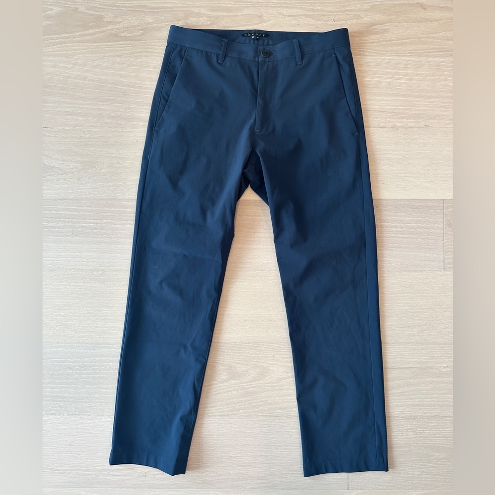 Theory straight leg dress pants. Slightly worn, but look clean.